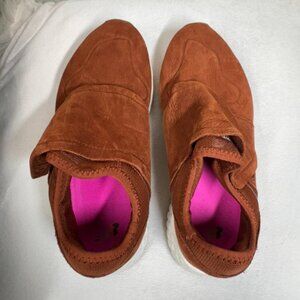 LIKE NEW NEW BALANCE wfl20 suede Velcro sneakers size 7.5